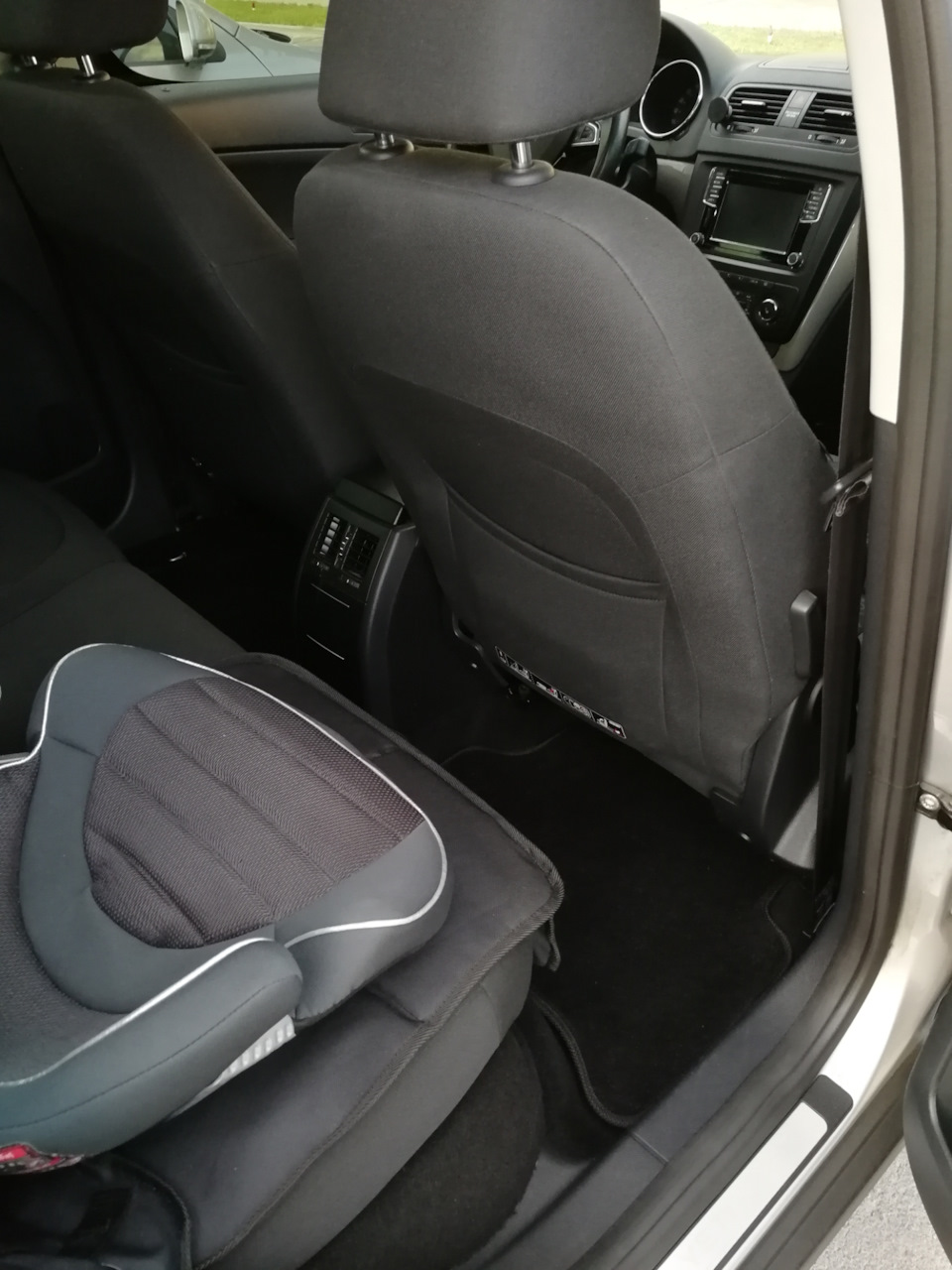 #42 — Защитная накидка на спинку сиденья — Skoda Yeti, 1,8 л, 2014 года ...