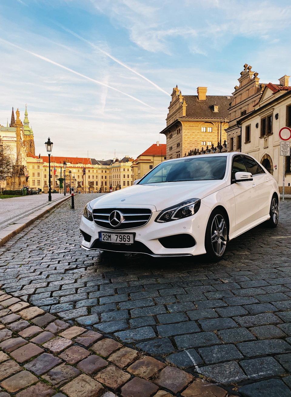 Прага и мерин — Mercedes-Benz E-class (W212), 3 л, 2014 года | фотография |  DRIVE2