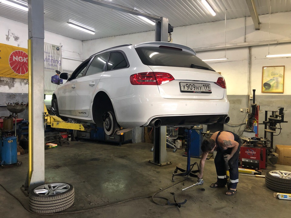 Задние амортизаторы — Audi A4 Avant (B8), 1,8 л, 2009 года | своими ...