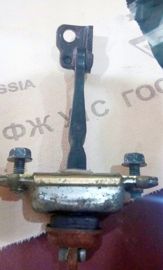 Вынимаем ограничитель. — KIA Spectra