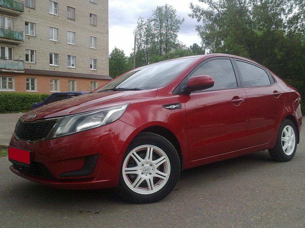 Белые диски на красную Rio — KIA Rio (3G), 1,6 л, 2012 года | колёсные  диски | DRIVE2