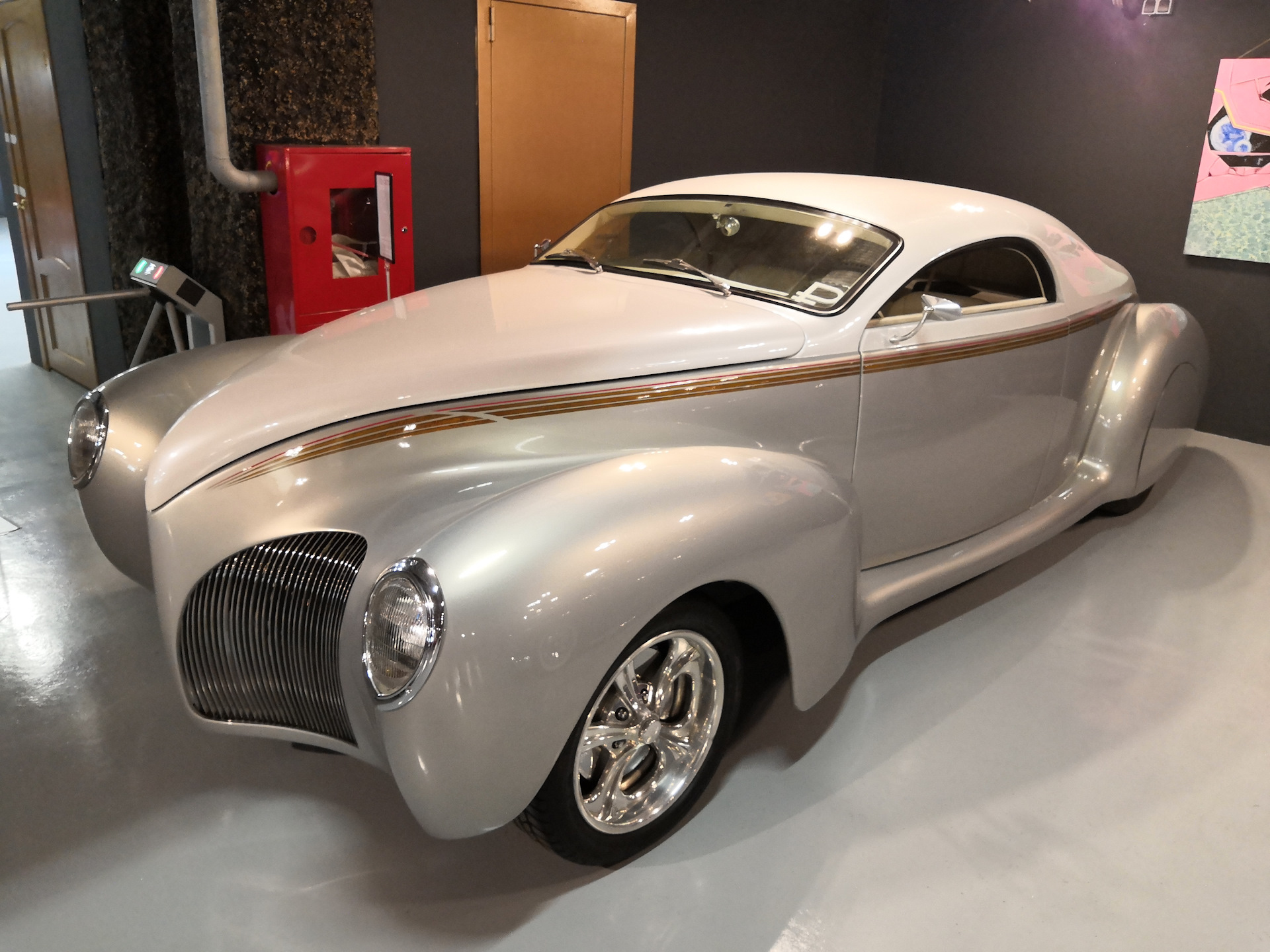 Какого года машина. Lincoln Zephyr 1939. Линкольн зефир. Линкольн ЗАПИРЕ 1939 года. Автомобиль Линкольн зефир.