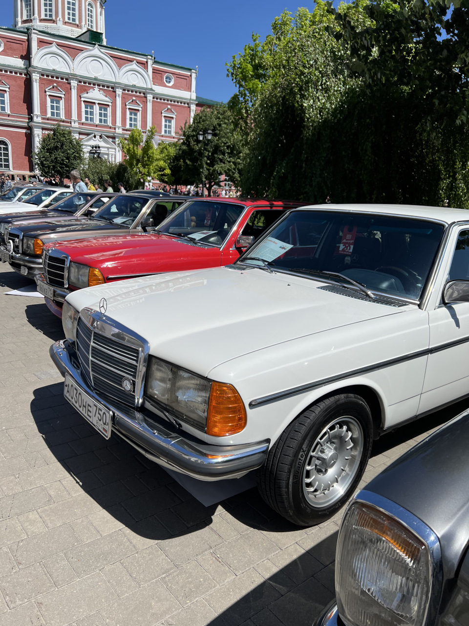 Автострада в Туле!Кремль — Mercedes-Benz W123, 2,3 л, 1984 года | другое |  DRIVE2