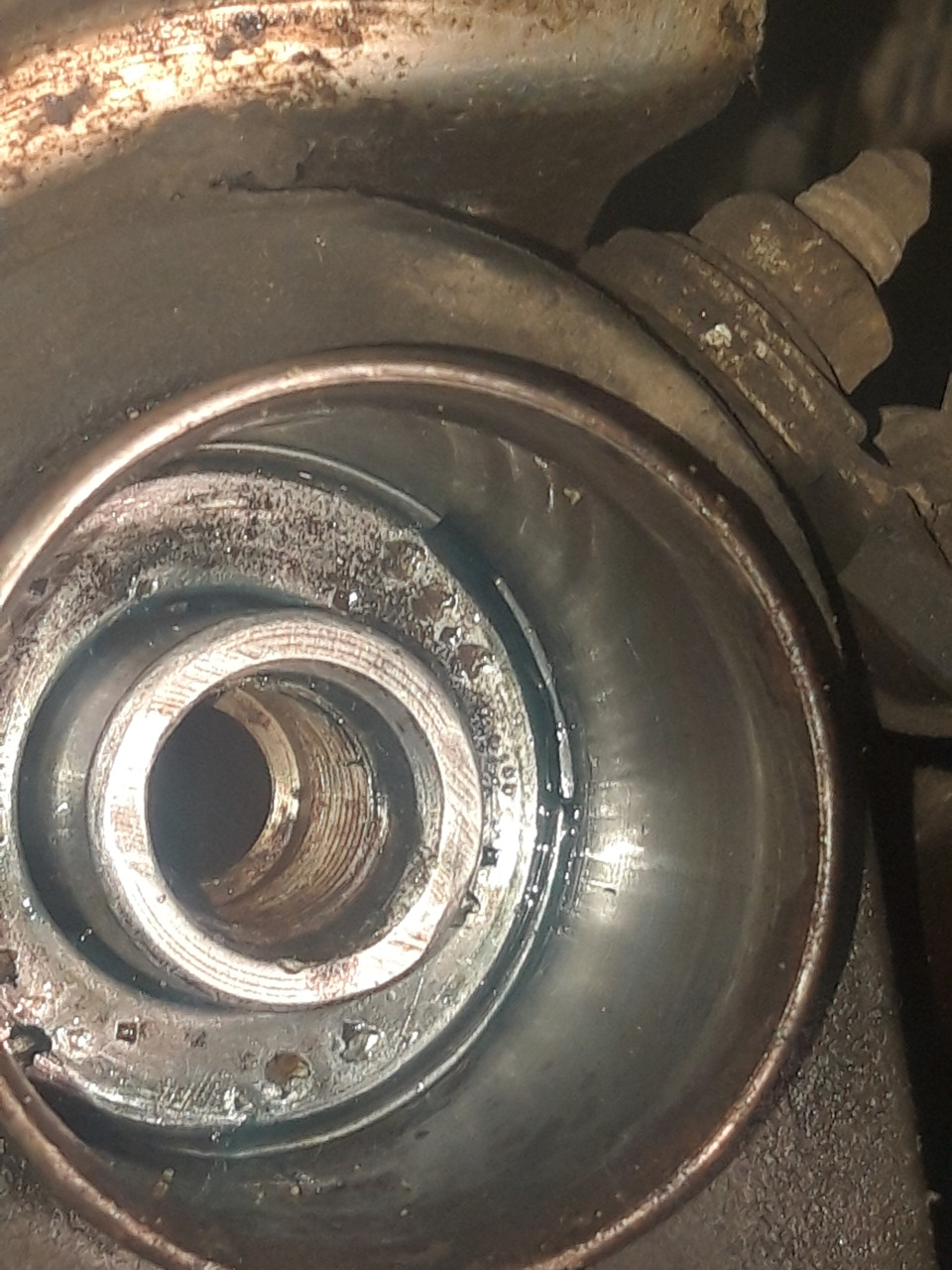 Замена правого сальника рулевой рейки (без снятия рулевой рейки ...