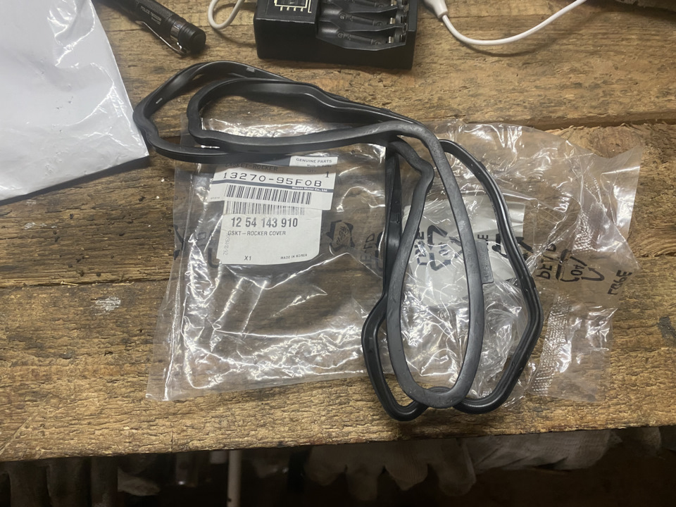 Замена прокладки клапанной крышки + проверка состояния цепи грм ...