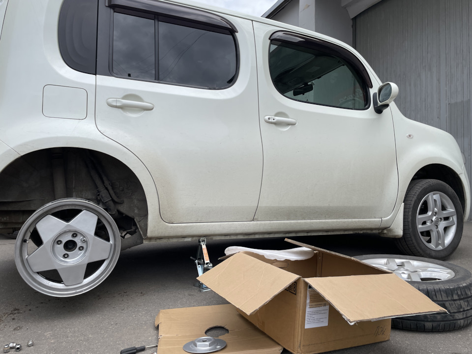 Купил мохнатые ковры и Борбеты — Nissan Cube III, 1,5 л, 2011 года ...