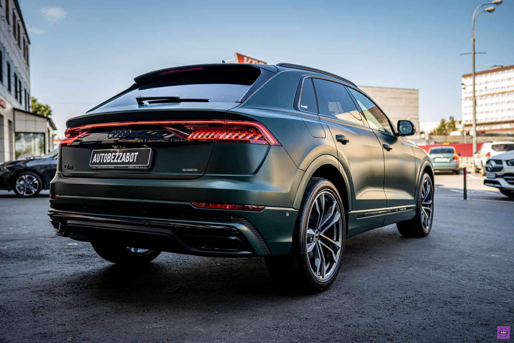 Муки выбора между матовым и глянцевым полиуретаном для Audi Q8 в цвете ...