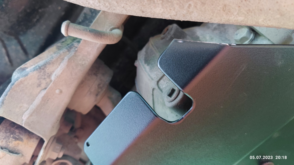 Установка защиты заднего редуктора + замена лампочек в третьем стоп ...