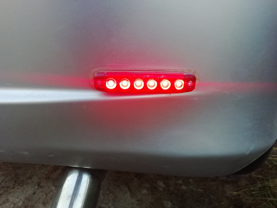 Правый — Honda Freed Spike