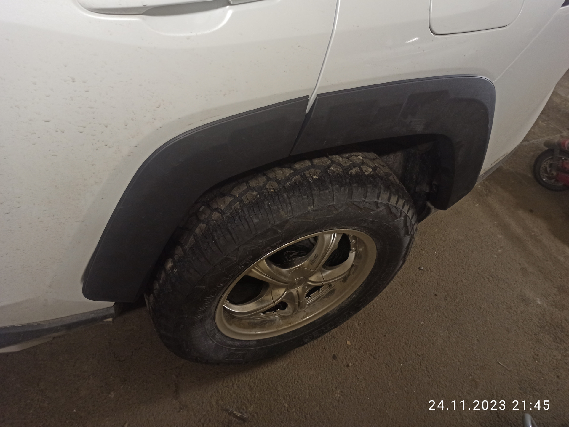 Установка расширителей арок. Диски R17 8J ET18 255/55/17 — Toyota RAV4 ...