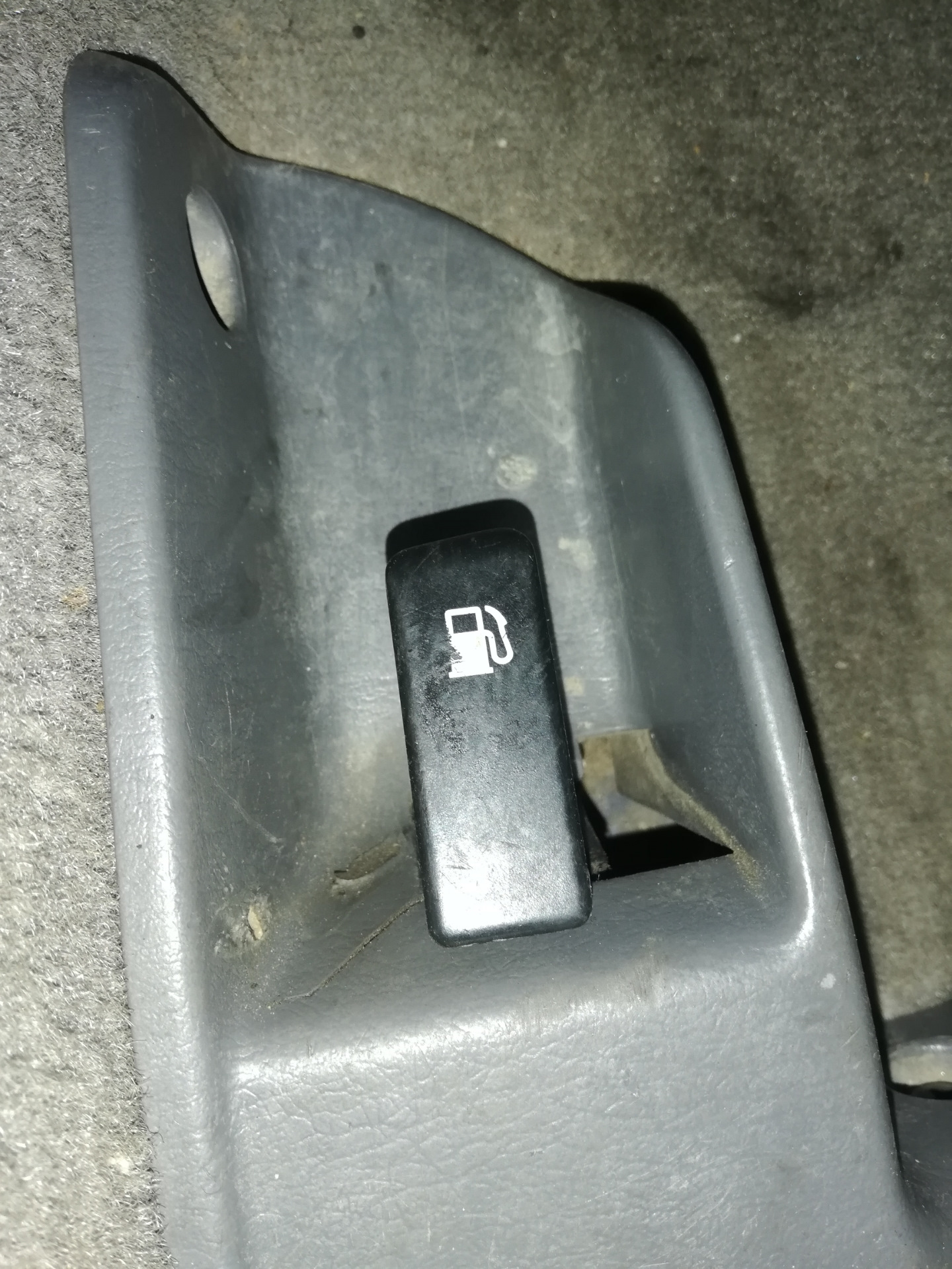 Лючок бензобака камри 20. Лючок бензобака камри 70. Лючок бензобака камри 40. Лючок бензобака камри 40. Рычаг открывания бензобака тойота камри 40.