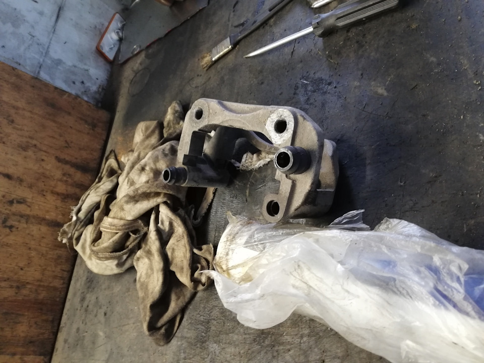 Мелкое ТО #6. Починяем тормозилки спереди. — Toyota Mark II (80), 2 л ...