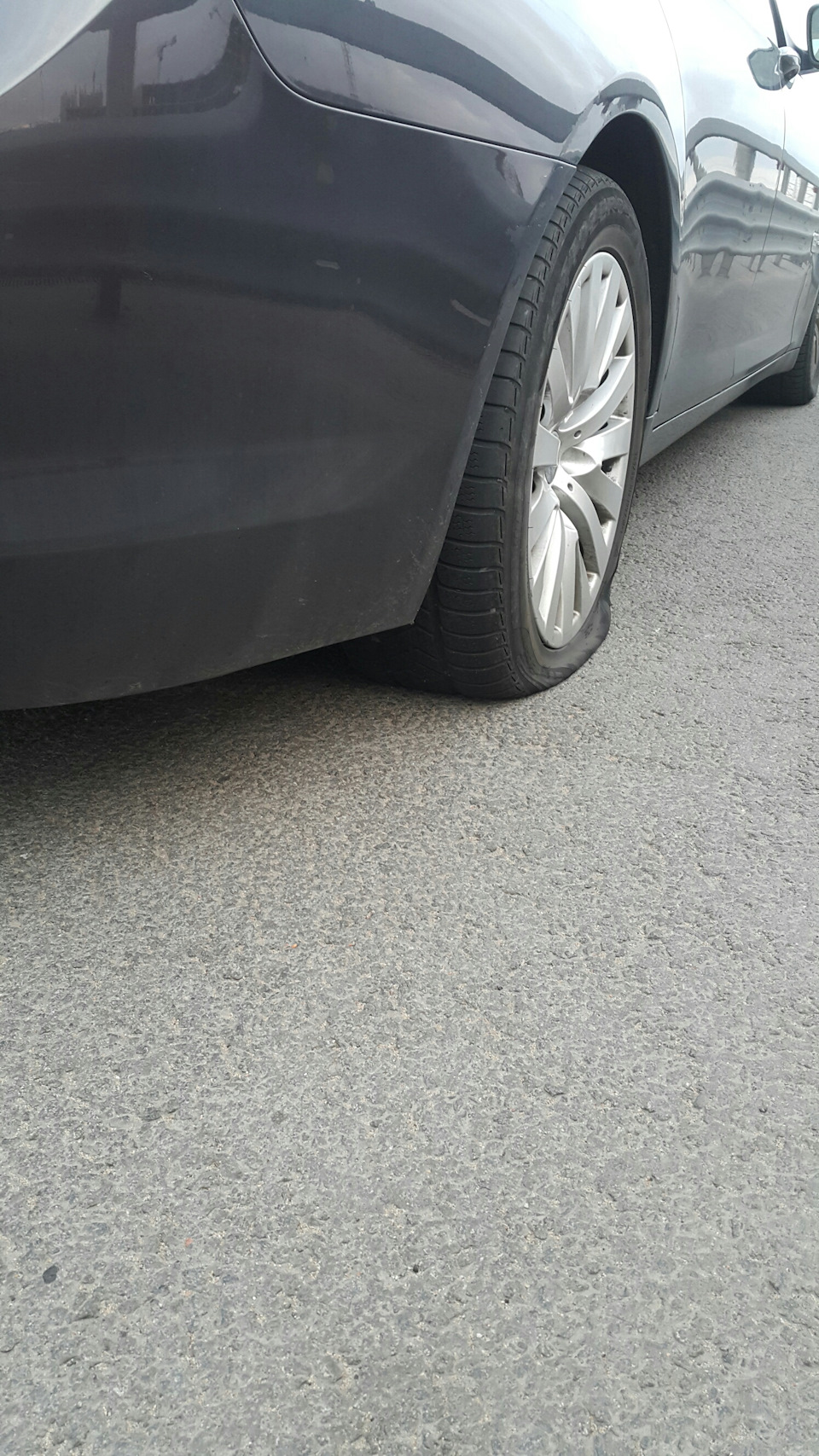 Встал на зсд. Это наталкнуло на мысль о ранфлет. — BMW 7 series (F01/02)