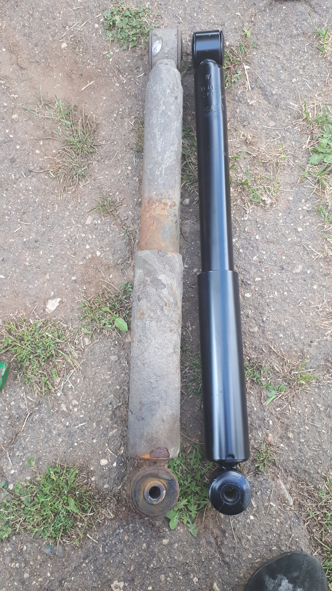 сколько стоят задние амортизаторы фольксваген шаран 2003г. амортизаторы шаран. шаран передняя стойка амортизатора. амортизаторы шаран. фольксваген шаран 2018 стойки задних амортизаторов.