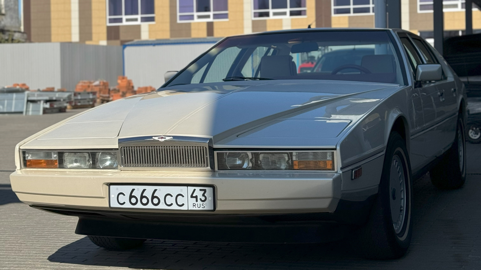 Aston Martin Lagonda 5.3 бензиновый 1985 | Пробег 4390 миль. на DRIVE2