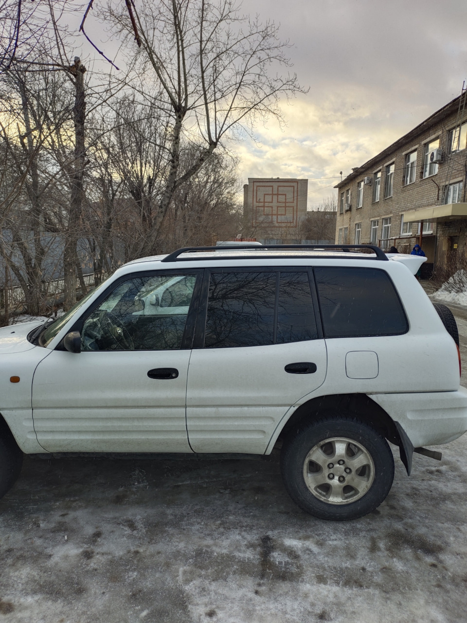 Рейлинги на Toyota RAV 4 — Toyota RAV4 (I), 2 л, 1995 года | тюнинг ...
