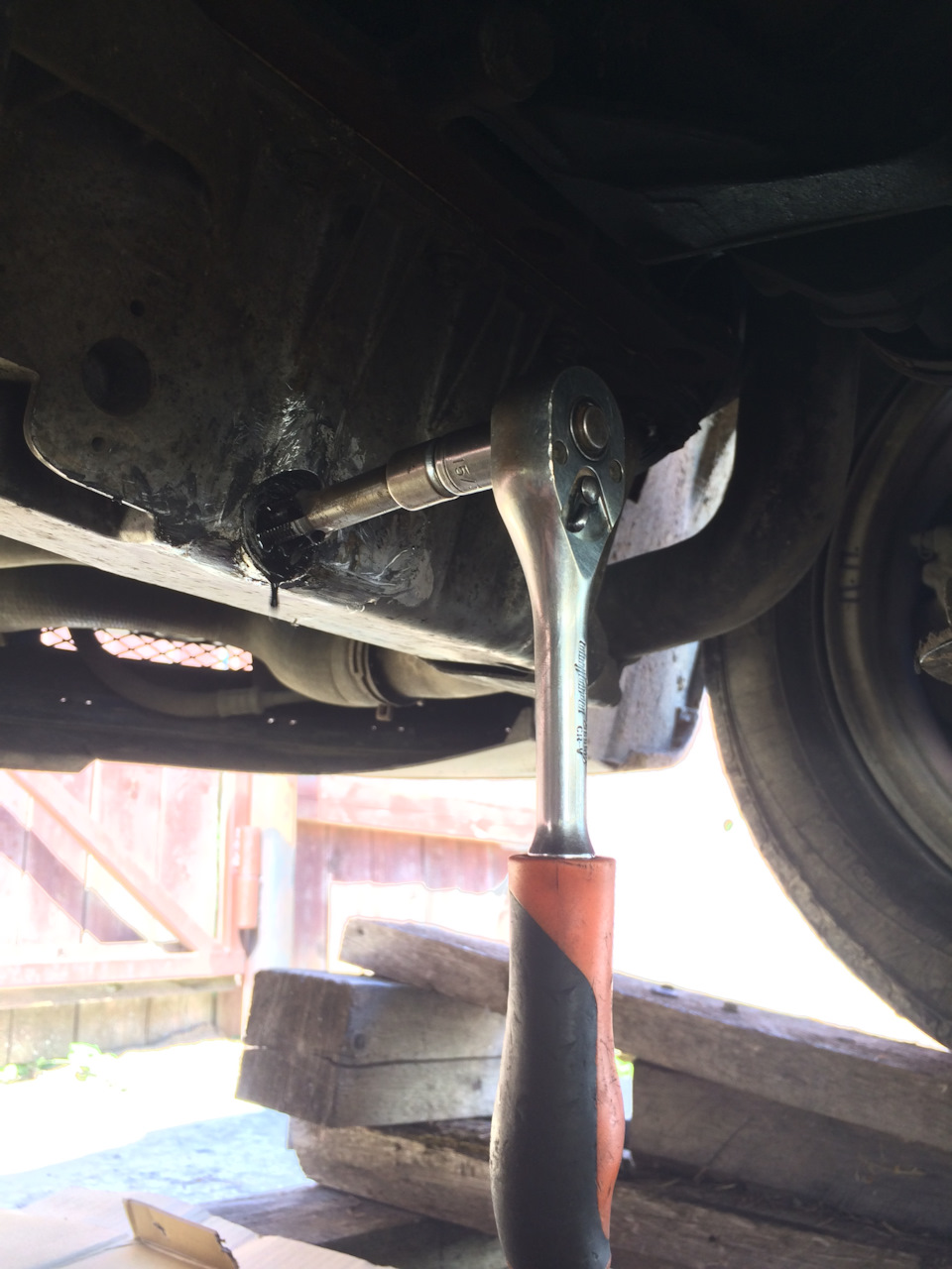 Восстановление резьбы сливной пробки. — Volkswagen Sharan (1G), 1,9 л ...