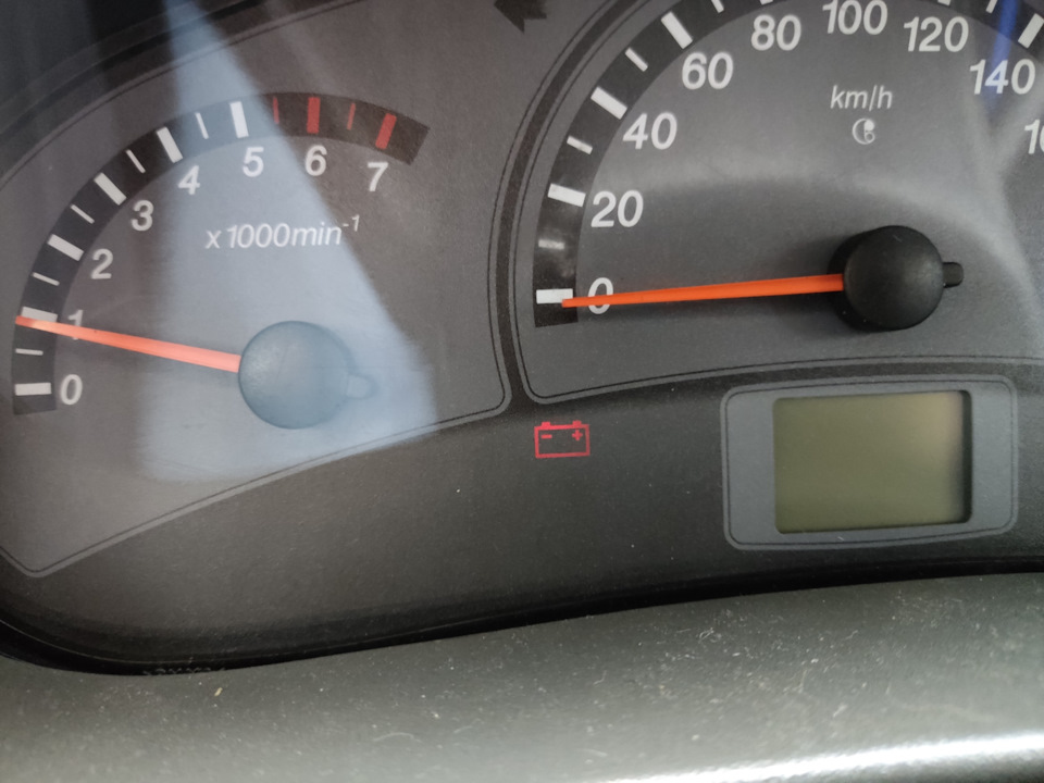 Слабая зарядка аккумулятора — Lada 21124, 1,6 л, 2007 года | визит на ...