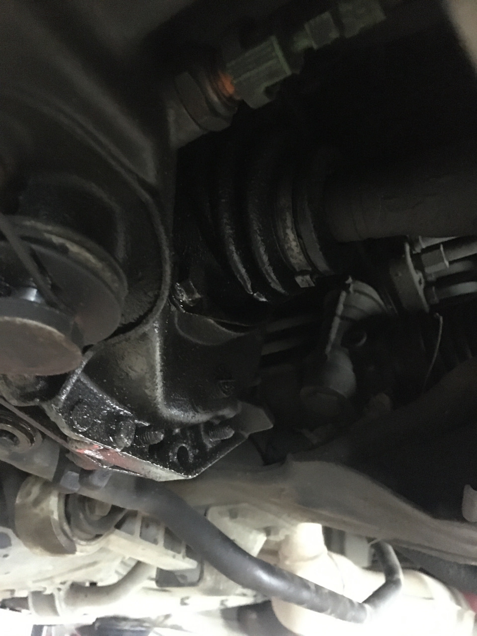 Вытекло масло с коробки — Renault Espace III, 2 л, 1999 года | запчасти ...