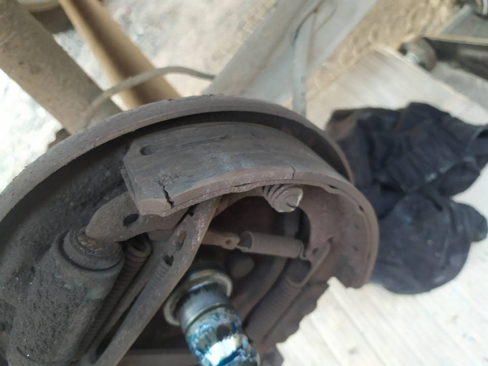 Приключения с заменой задних колодок. — Audi 80 (B2), 1,8 л, 1983 года ...