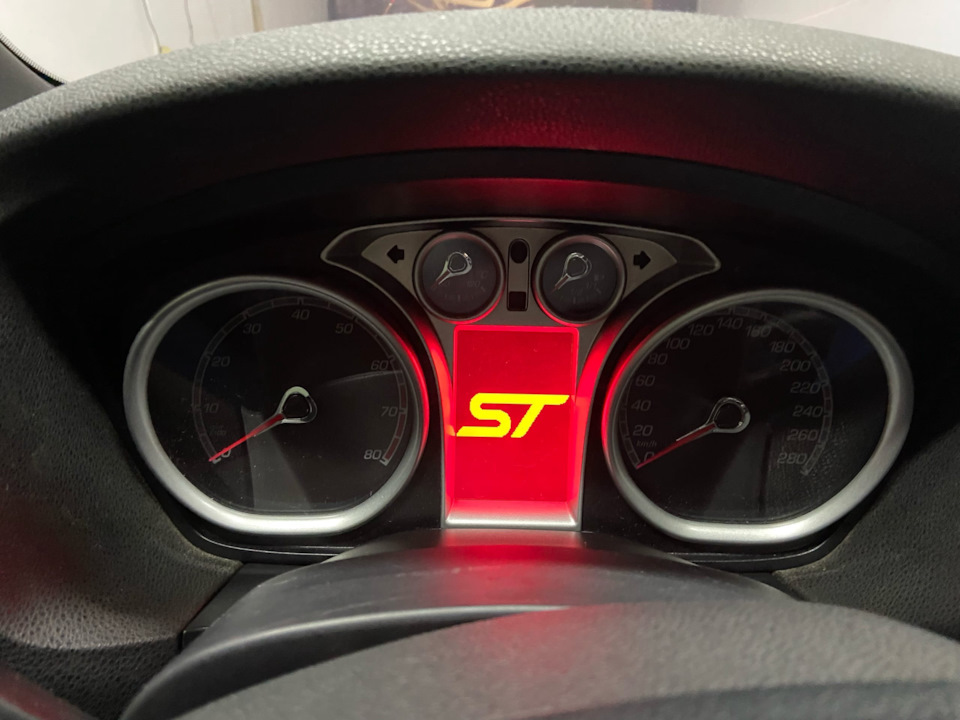 Щиток приборов от рестайлинга — Ford Focus II ST, 2,5 л, 2006 года ...