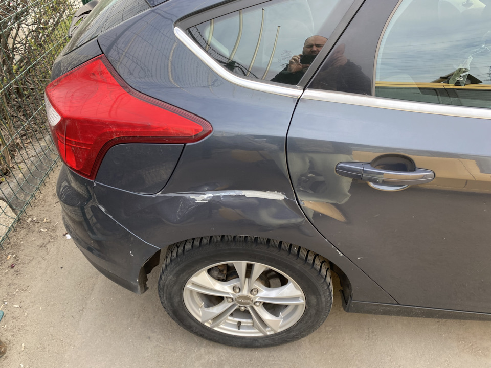 Задние правое крыло. — Ford Focus Hatchback III, 1,6 л, 2011 года | ДТП ...