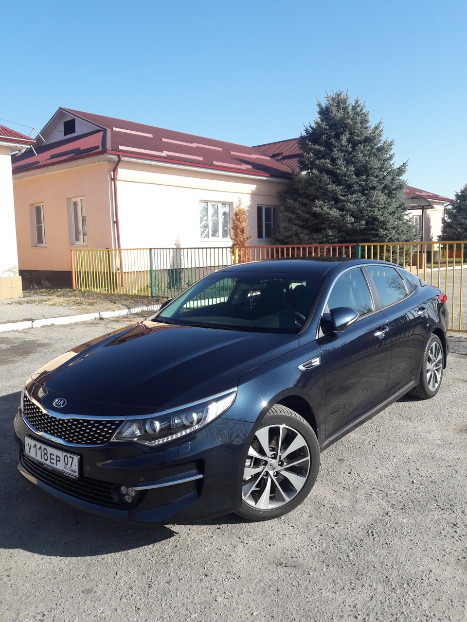 Kia Optima темно синяя