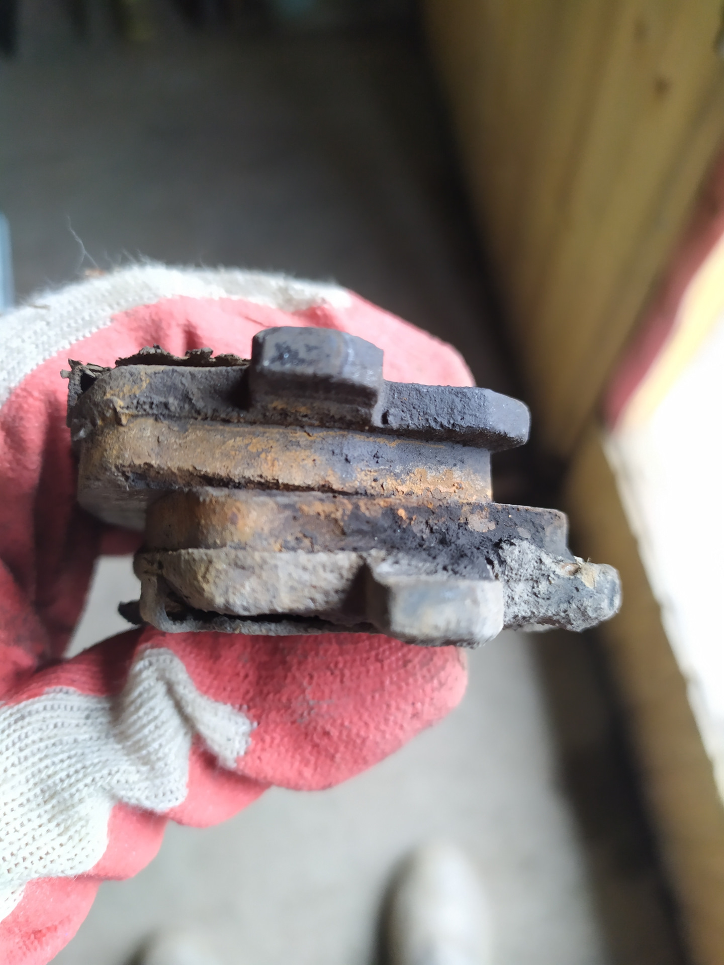 Замена задних тормозных колодок (тигуан) — Volkswagen Tiguan (1G), 2 л ...