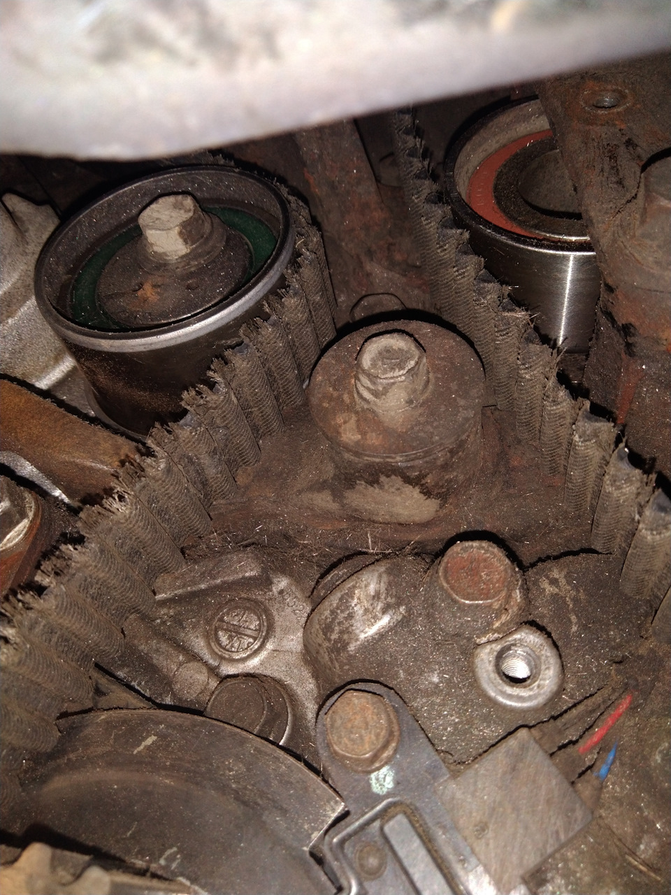 Оборвало ремень балансира — Mitsubishi Galant (8G), 2 л, 2001 года ...