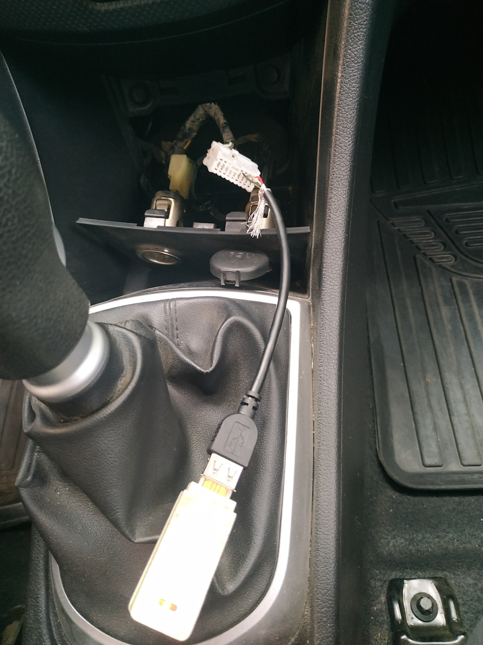 Хендай солярис где находится аукс Usb-разъём в штатную магнитолу - Hyundai Solaris Hatchback, 1,4 л, 2012 года авт