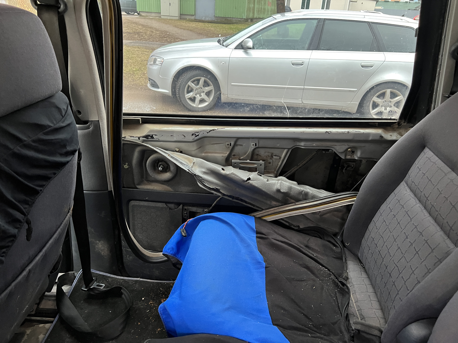 Вскрытие задней правой двери. Не открывается дверь. Seat Alhambra 1.9 TDI —  SEAT Alhambra, 1,9 л, 2001 года | своими руками | DRIVE2