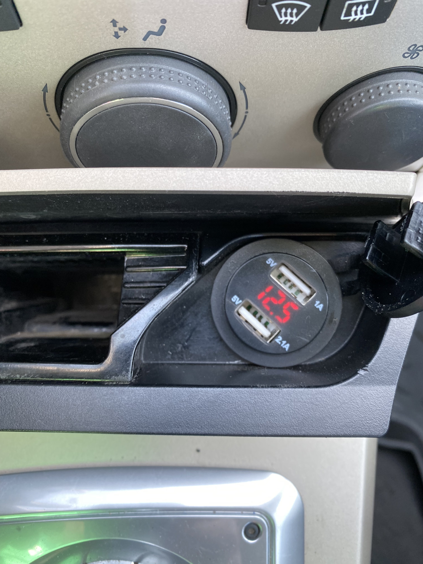 Юсб зарядка вместо прикуриватель — Opel Astra H, 1,6 л, 2008 года ...