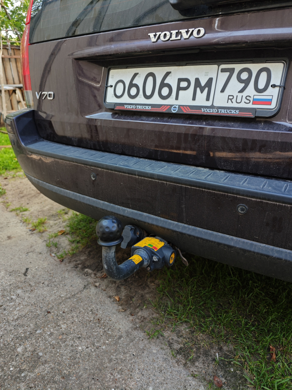 Колпачок на фаркоп, прицеп почти готов к выезду. — Volvo V70 II, 2,4 л ...
