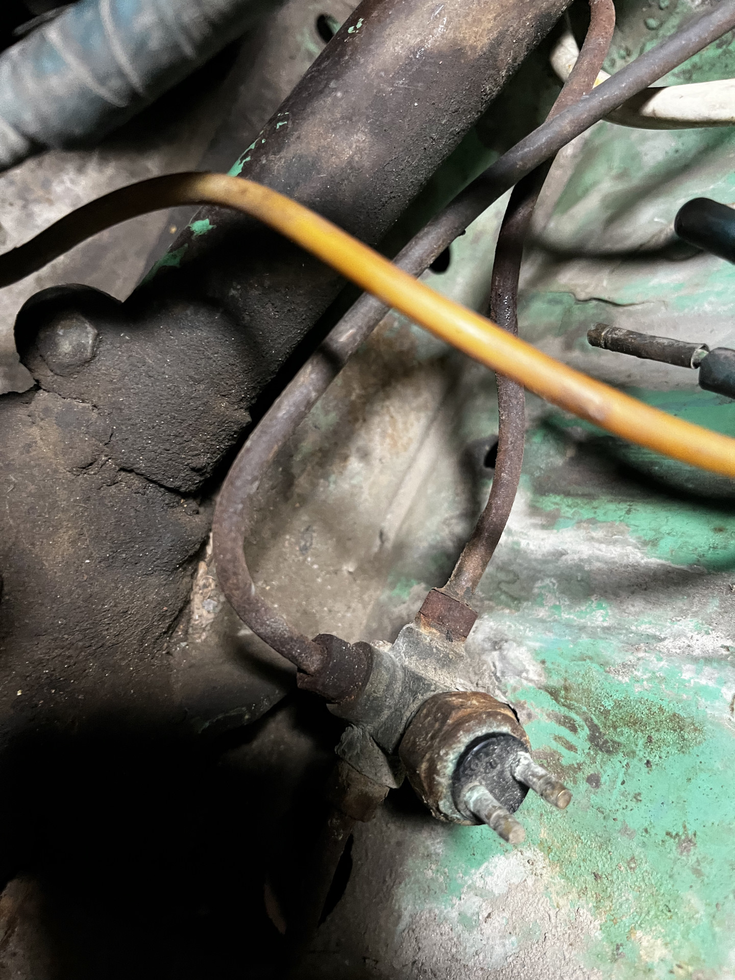 датчик тормоза ВК 12 Б — ГАЗ 21, 2,5 л, 1960 года | запчасти | DRIVE2