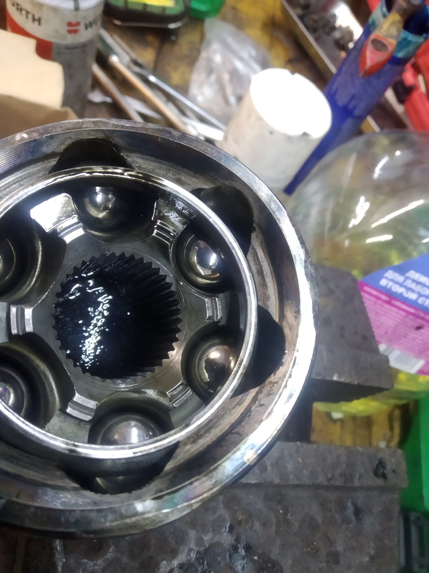 Замена шпилек ступицы переднего правого колеса. — KIA Ceed SW (1G), 1,6 ...