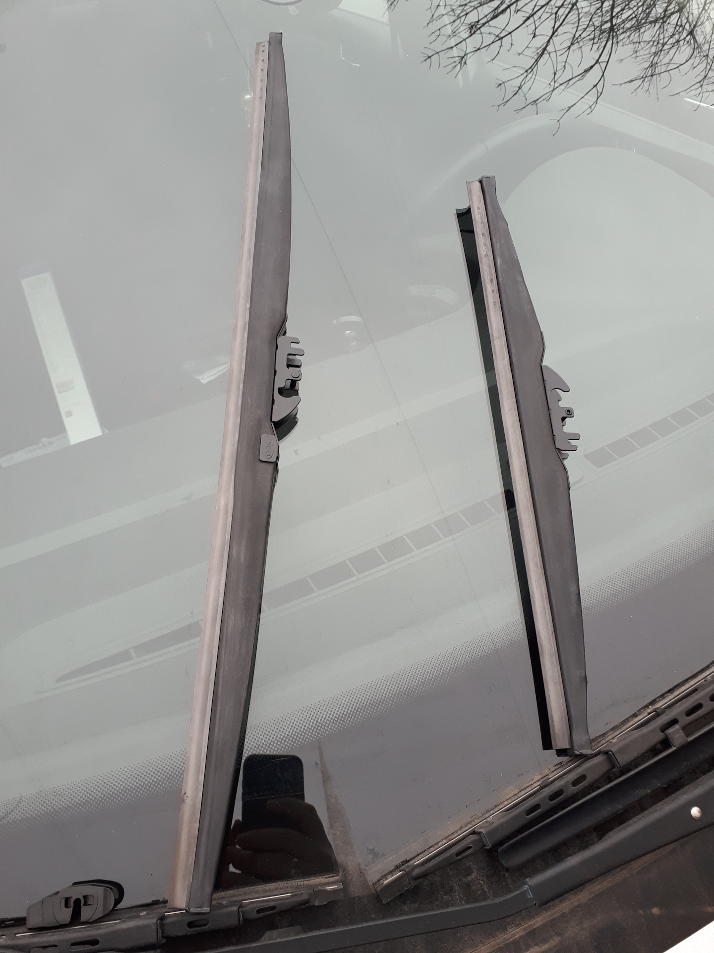 Замена дворников рапид. Замена дворников рапид. Щетки стеклоочистители на школа рапид 2021. Rapid 2019 дворники размер. Шкода рапид 2020 задний дворник.