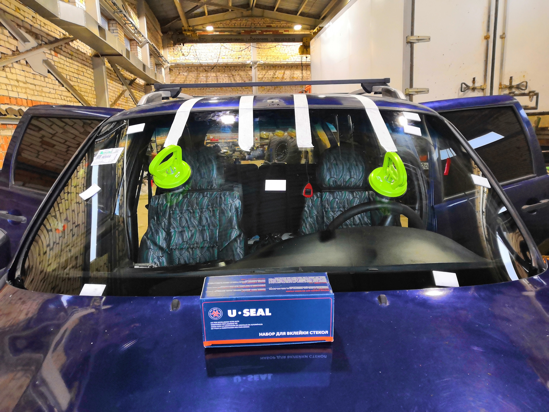 Лобовое стекло от Бенсон. — Chevrolet Niva GLX, 1,7 л., 2008 года ...