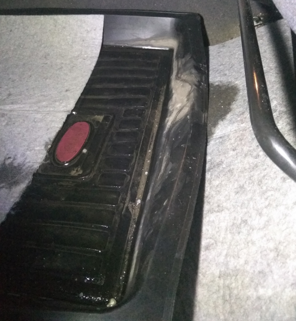 Думаю, это фото показывает всю картину в полной мере, тут видно и провисший бортик, и как через него уходит вода — Hyundai Elantra (3G)