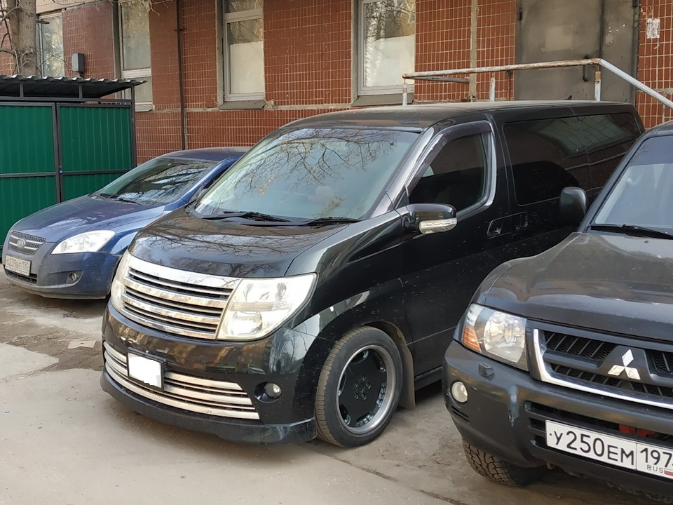 Nissan Elgrand 2004