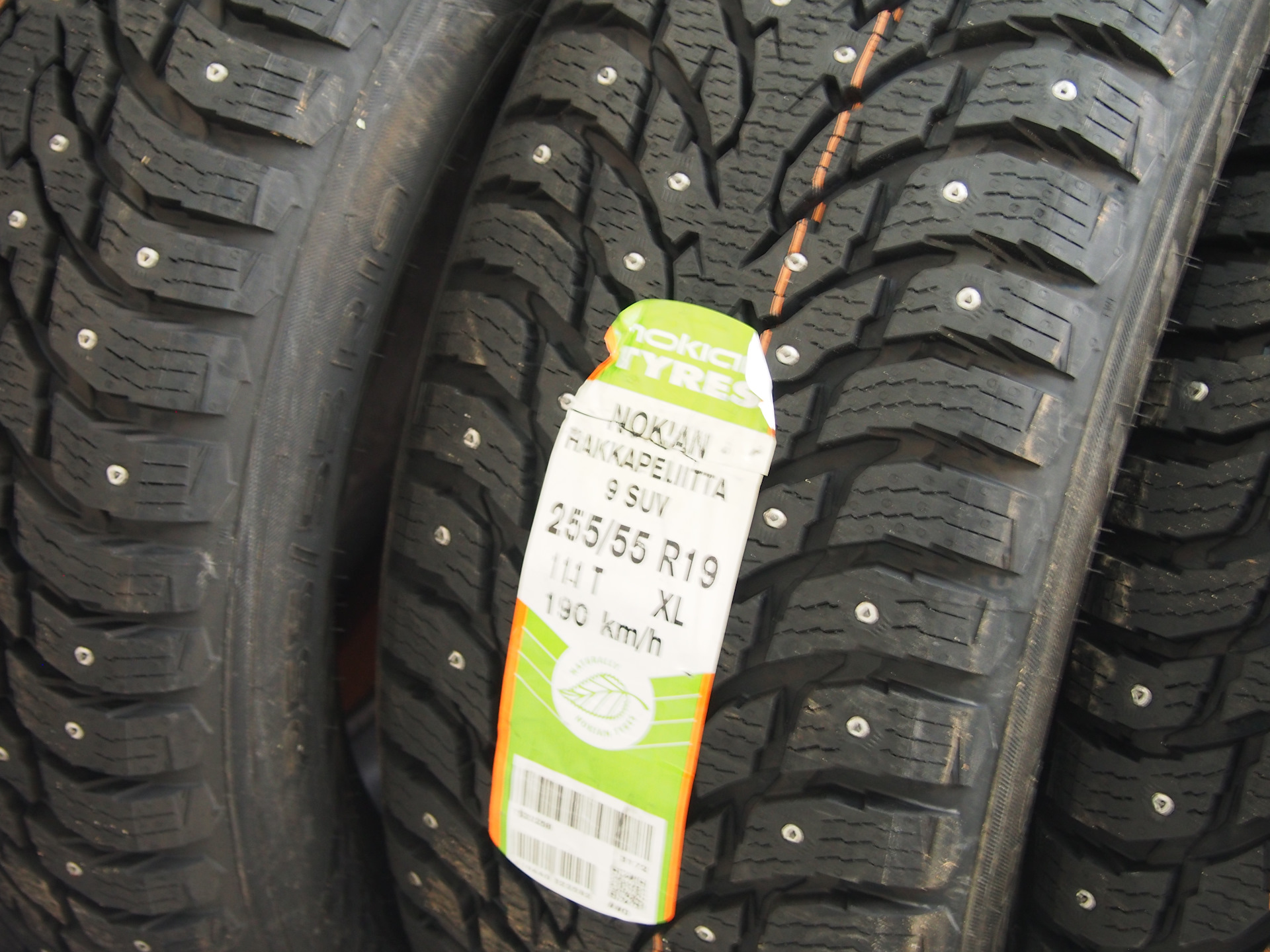 Nokian tyres hakkapeliitta 9 зимняя шипованная. Hakkapeliitta 9 SUV 255/55 r19. Hakkapeliitta 9 255 55 19. Nokian Hakkapeliitta 9 SUV 255/55 r19 111t XL. 255/55 R19 Nokian Hakkapeliitta 9 SUV.