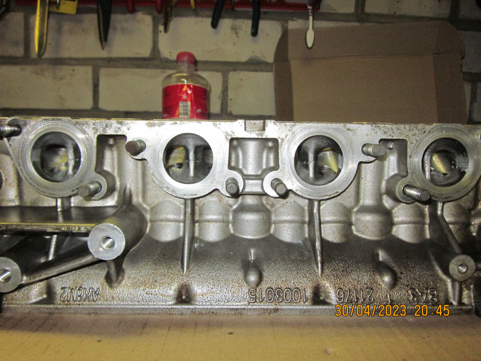 Очищенные выпускные каналы, общий план — Lada Vesta SW (1G)