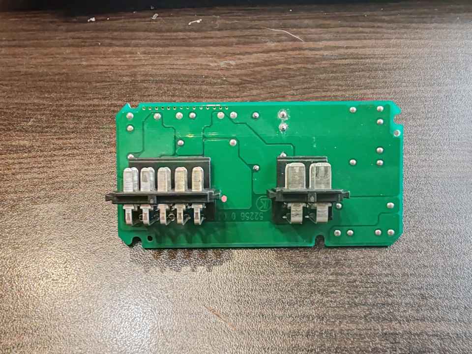 достал плату — Audi A6 Avant (C5)