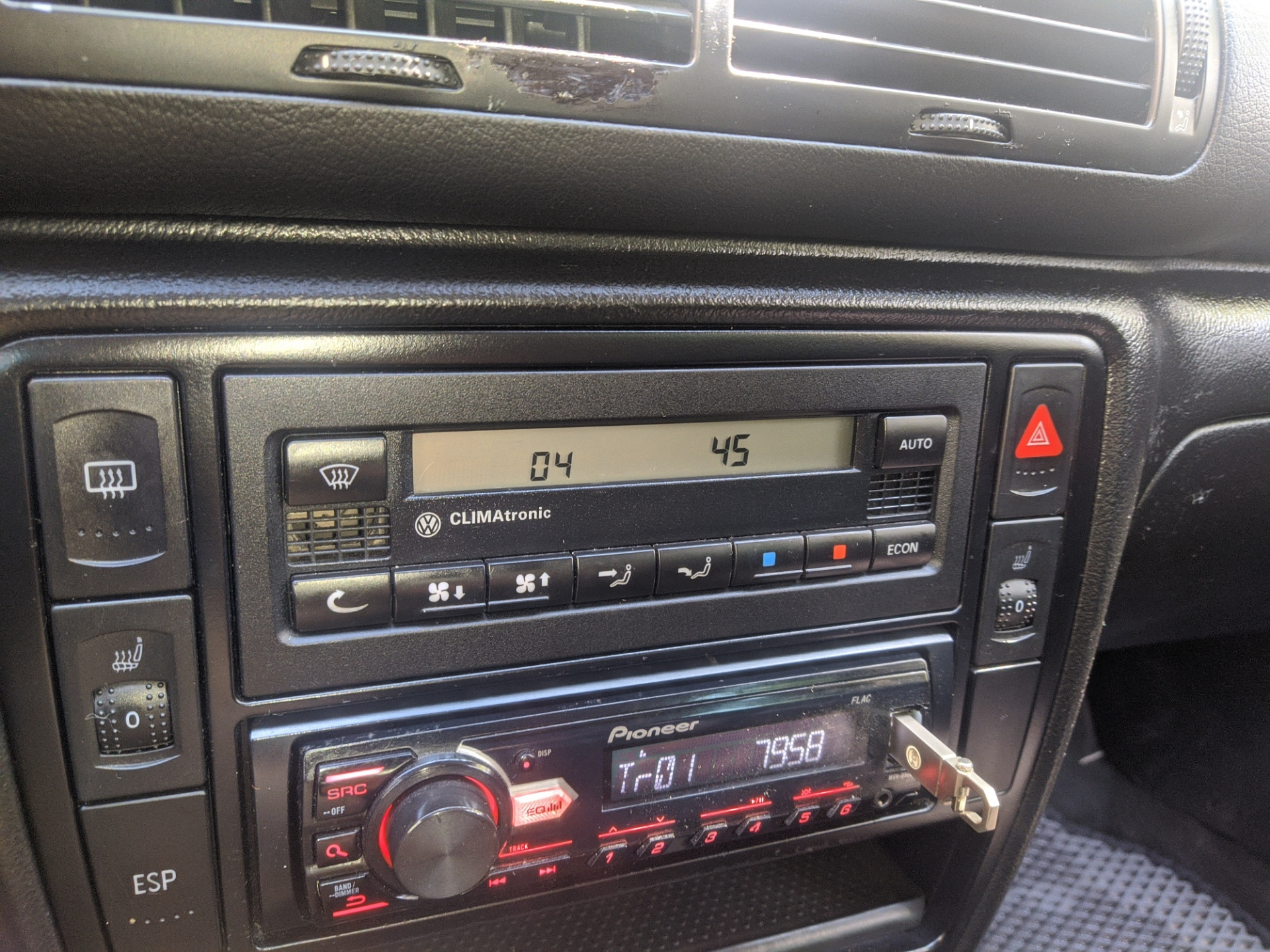Климат контроль пассат б5. Пересвет климата пассат б5. Vw passat b4 климат контроль. Климатроник гольф 4. Ошибки климатроника пассат б5.