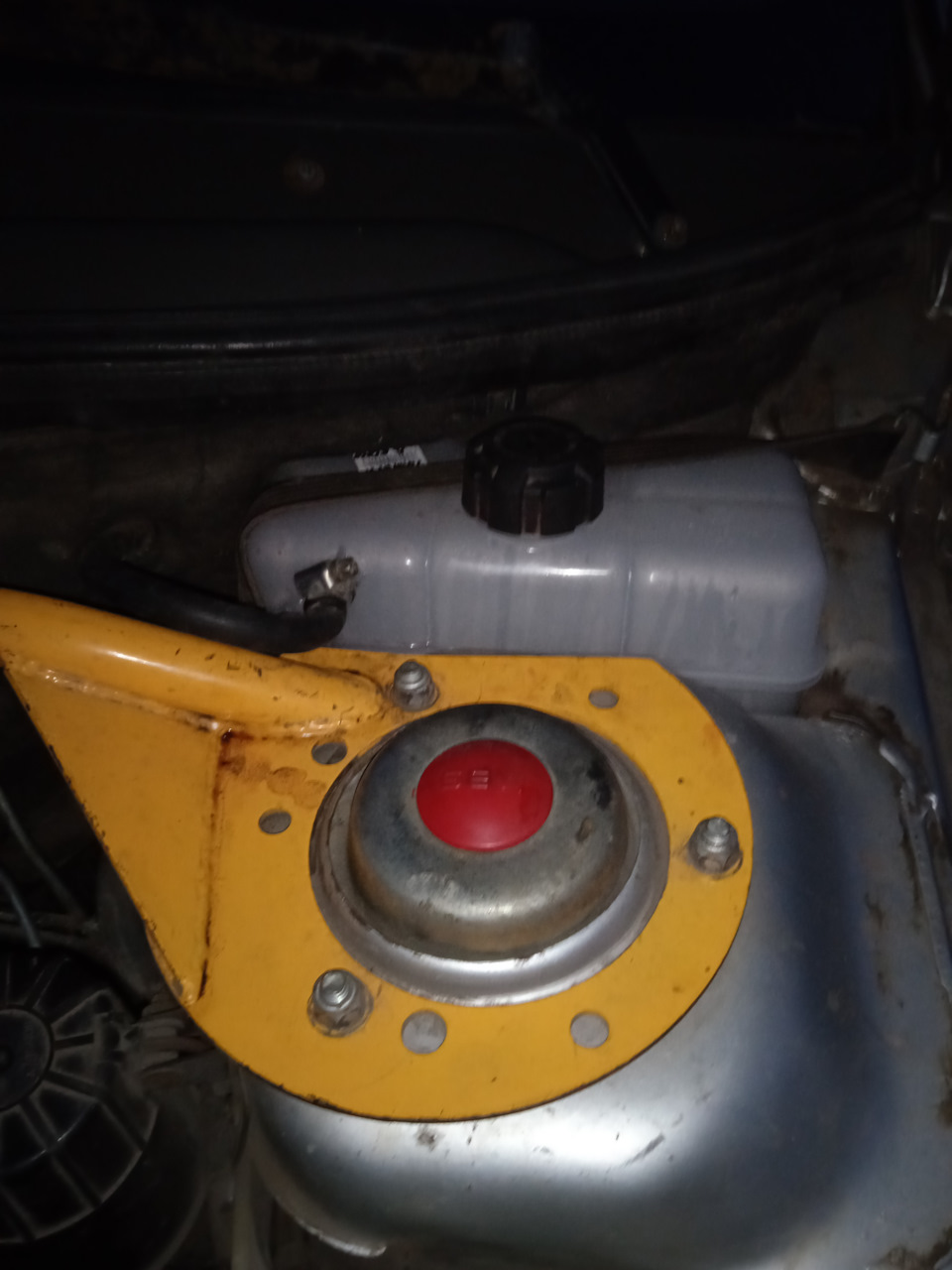 Расширительный бачок от приоры и новые патрубки — Lada 21101, 1,6 л ...