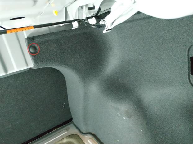 Снять обшивку багажника соляриса. Солярис хэтчбек багажник. Снятие обшивки багажника солярис хэтчбек. Обшивка крышки багажника хендай солярис седан 2016. Снять обшивку багажника соляриса.