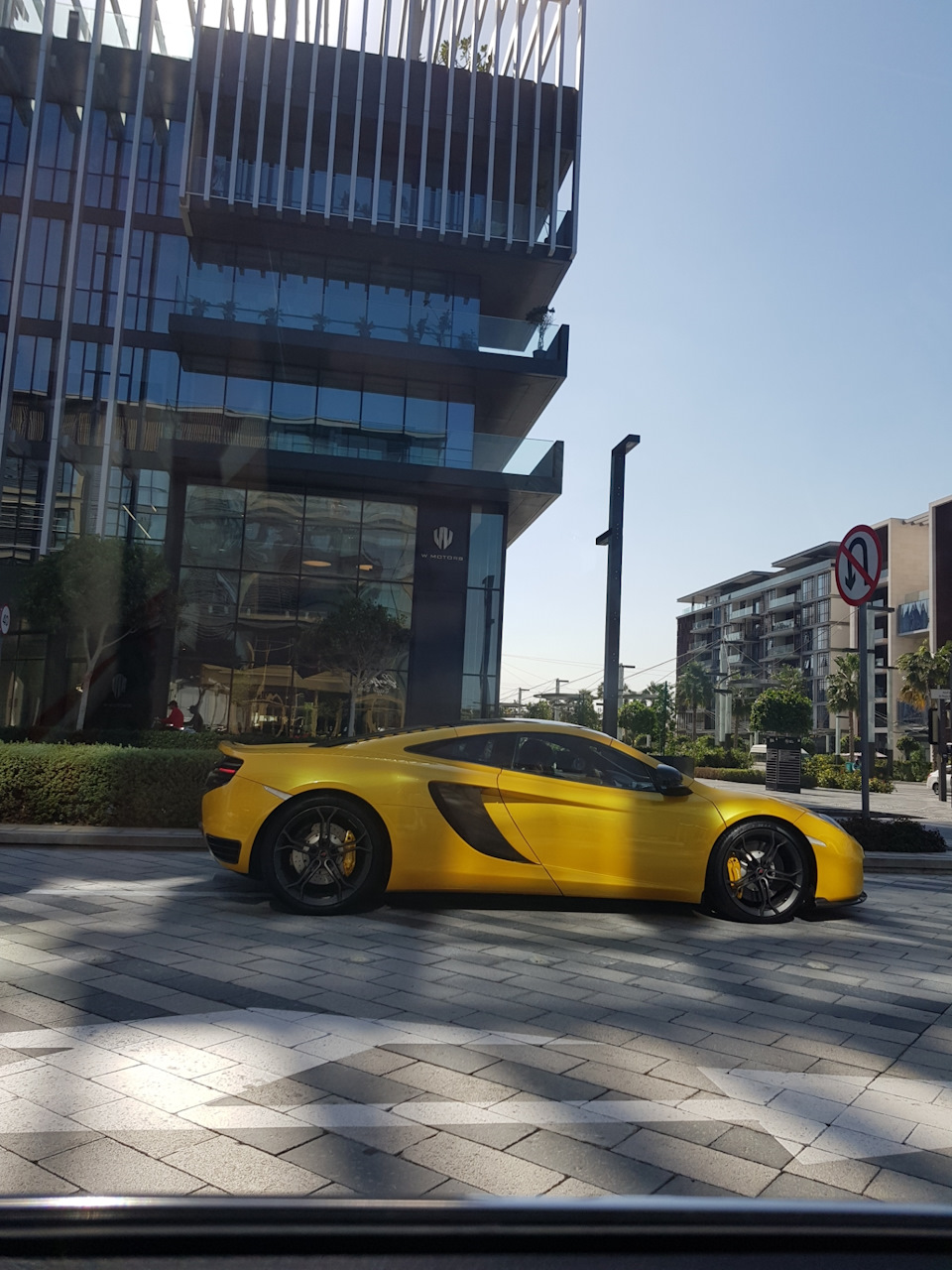 W Motors — шоурум в Dubai, City Walk. — «Спорткары» на DRIVE2