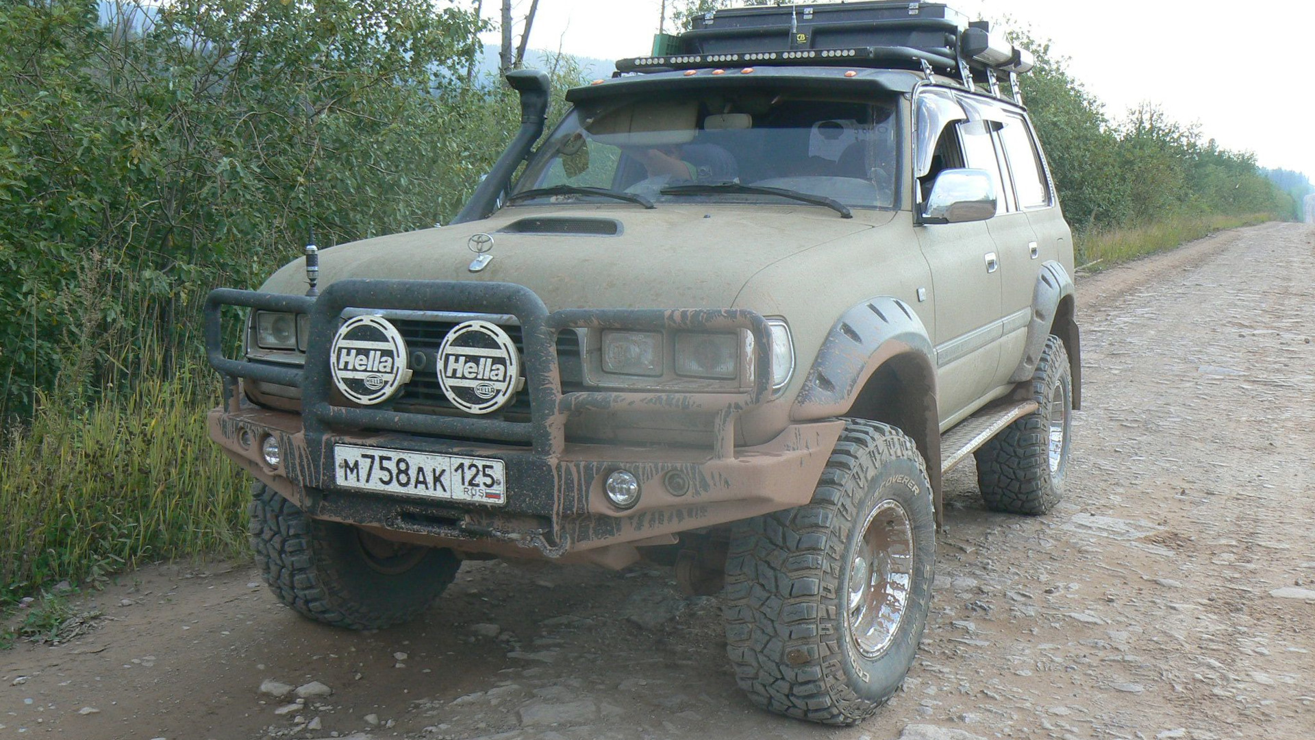 Toyota Hilux Surf с грузом