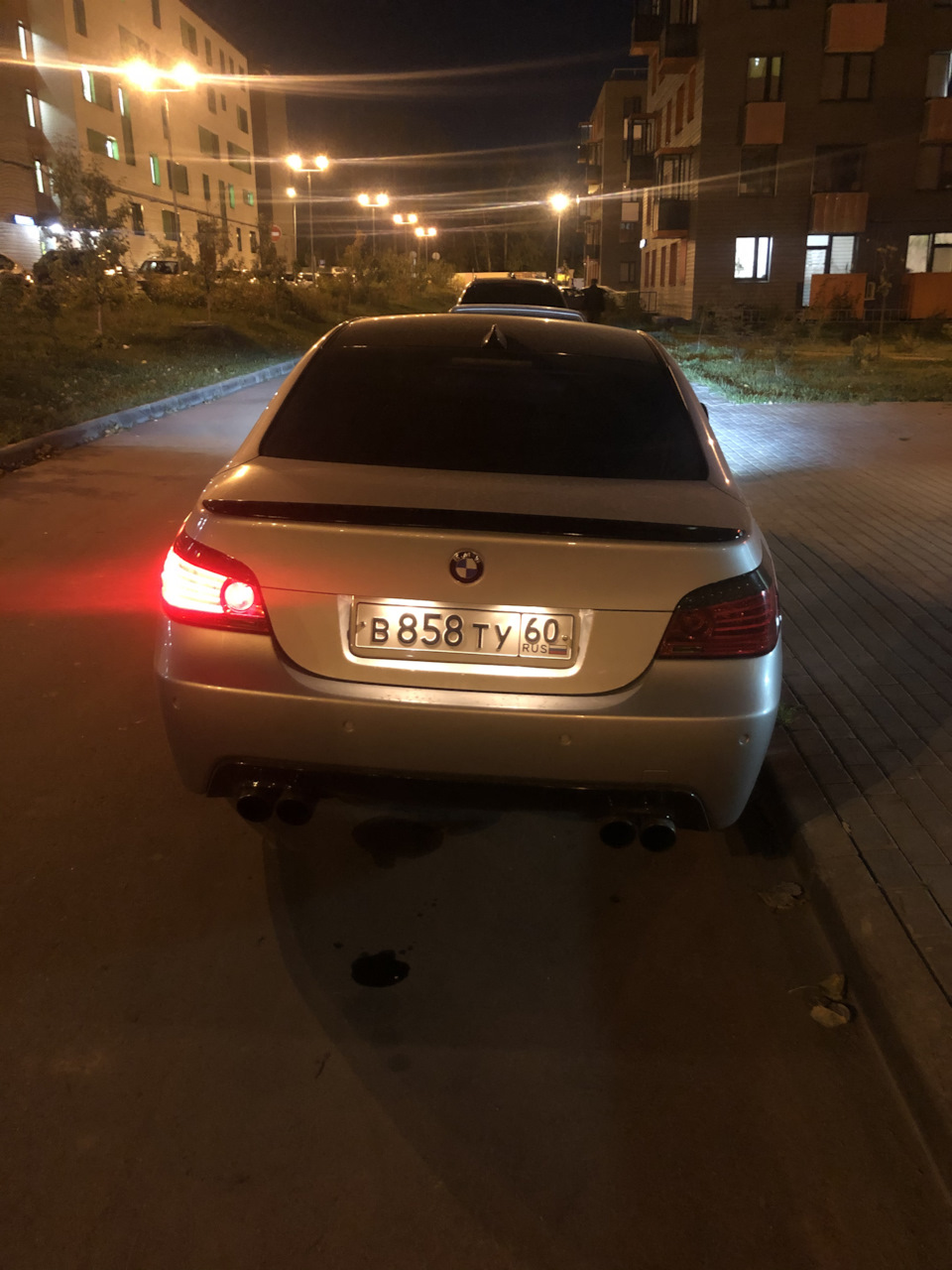 Беда с фарой — BMW 5 series (E60), 3 л, 2004 года | поломка | DRIVE2