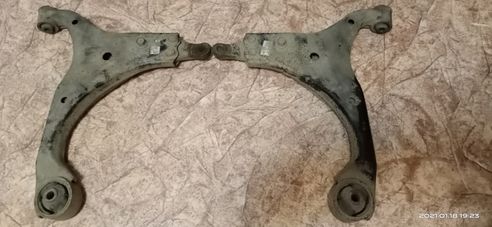 Рычаги передние на киа сид 2010г.. Б/у | 1 000 ₽ в городе Омск | DRIVE2