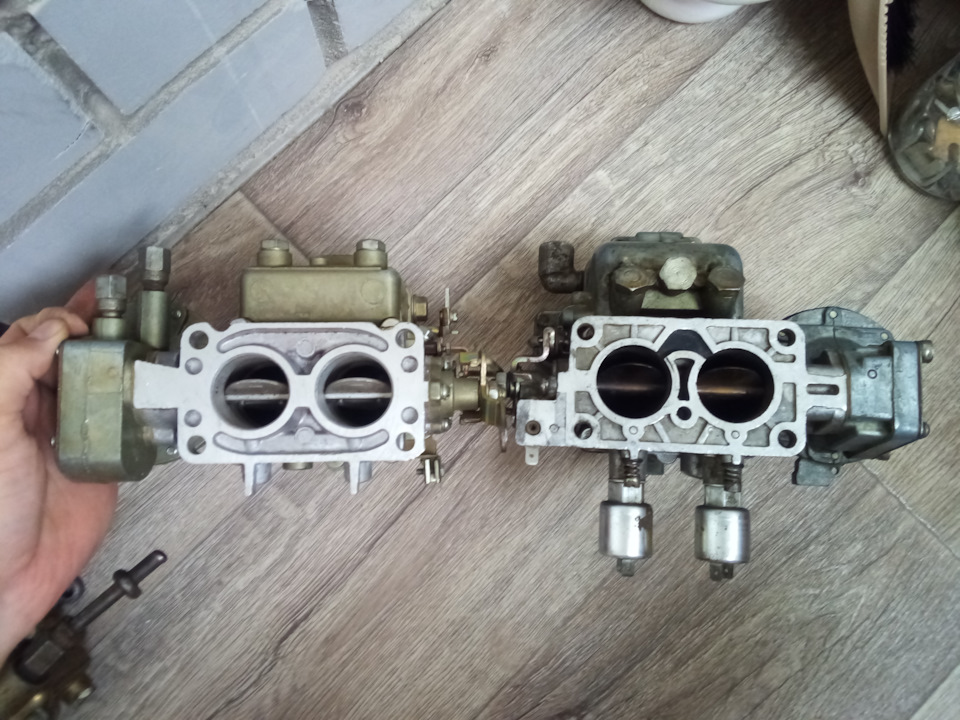 Два синхронника, похожи, но грибок ограничителя оборотов с разных сторон — УАЗ 315195 Hunter